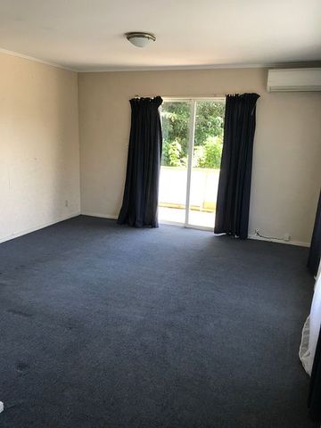 Charming 3BR Home with Garden & Deck! - Photo 5