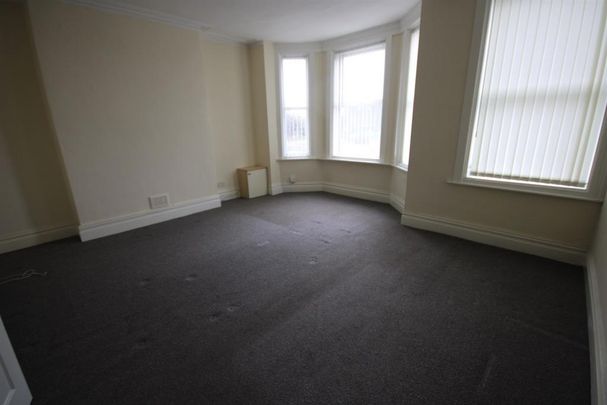 3 bedroom flat to rent - Photo 1
