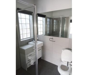 MODERN TWO BEDROOM UNIT IN GEELONG WEST - Photo 5