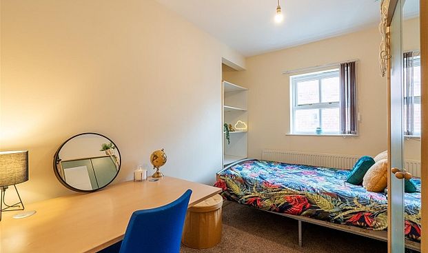 Spacious 6 bed House - Photo 1