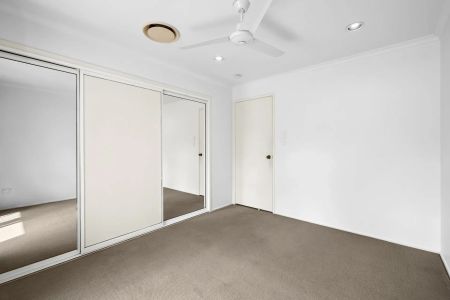 Large family home with ducted air conditioning and pool - Photo 5