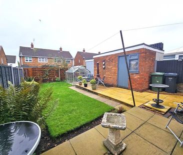 2 bedroom semi-detached house to rent - Photo 6