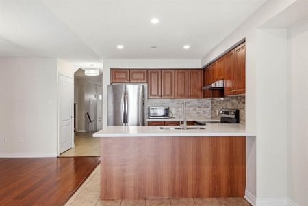 For Lease - 8 Gateway Court, Whitby, Ontario - Photo 4