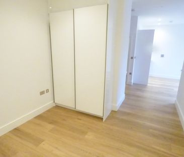 Large unfurnished 1 bedroom Apartment for rent - Photo 1