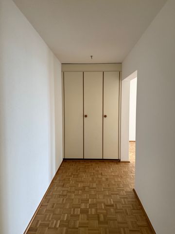 Beautiful 4.5 loc. in very convenient quiet location with views of the vineyards - Photo 2