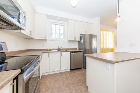 For Lease - 180 Mcbride Avenue, Clarington, Ontario - Photo 3