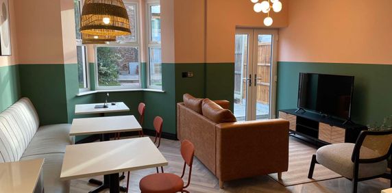 Brand new amazing Co-Living Home in SE London Room B - Photo 2