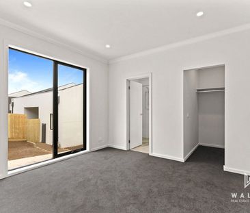 Modern Living Home! - Photo 4