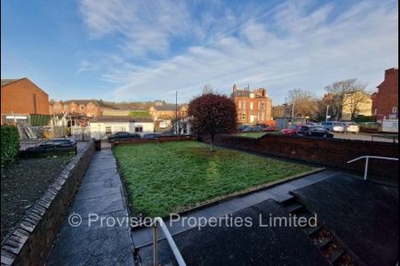 7 Bedroom House Brudenell Road - Photo 3