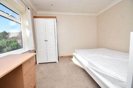 4 bedroom detached house to rent - Photo 4