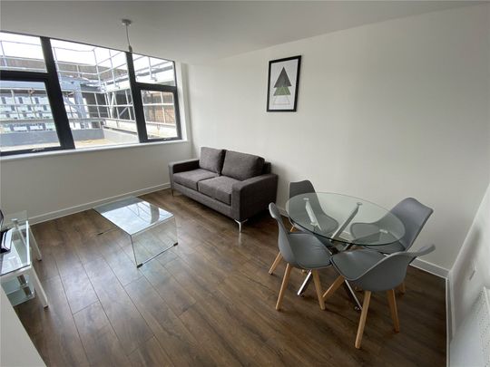 2 bedroom Flat To Rent - Photo 1