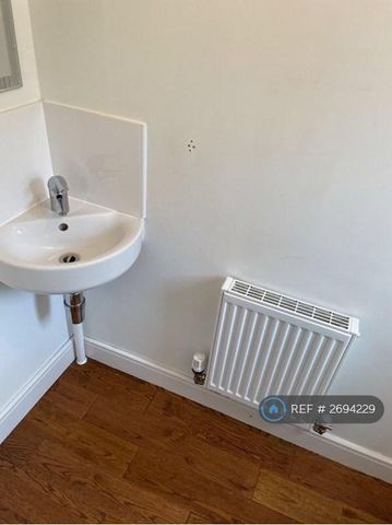 3 bedroom end of terrace house to rent - Photo 3