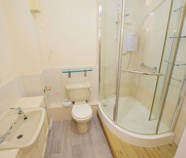 1 bedroom retirement property to rent - Photo 5