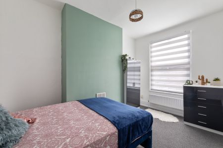 🏡 Beautiful Large Victorian House in Tottenham 🏡 Room 5 - Photo 5