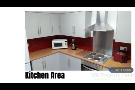 1 bedroom in a house share to rent - Photo 4