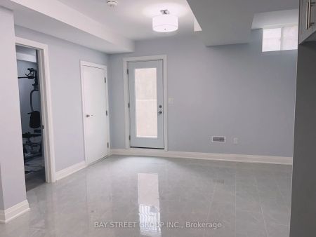 Detached Home For Lease | N9246341 - Photo 2