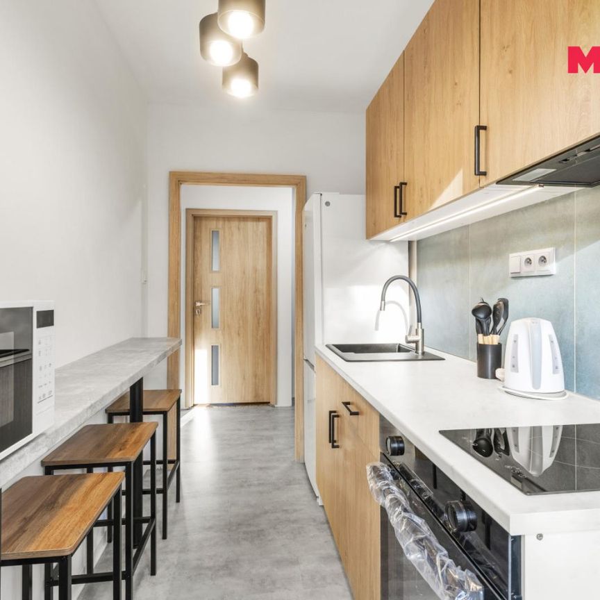 Pronájem bytu 1+1 69 m², Kosmonautů 166, Pardubice Polabiny - Photo 1