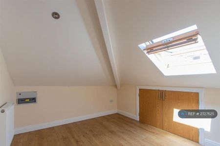 2 bedroom penthouse to rent - Photo 4