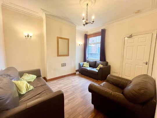 4 bedroom terraced house to rent - Photo 1