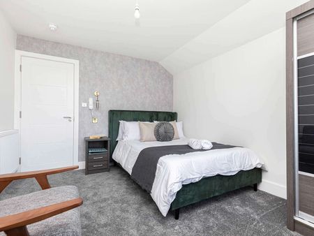 Stunning Double En-Suite Rooms & Office Area Room 2 - Photo 4