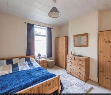 Room in a Shared House, Victor Street, S6 - Photo 4