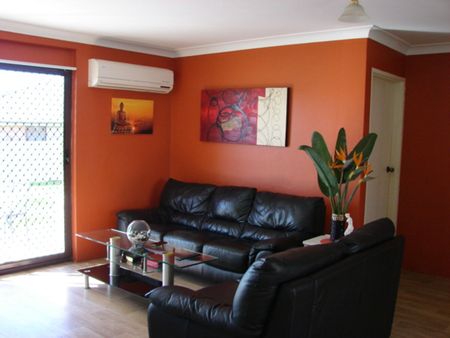 BEAUTIFULLY APPORTED AND TIDY 3 B/R APARTMENT - Photo 4