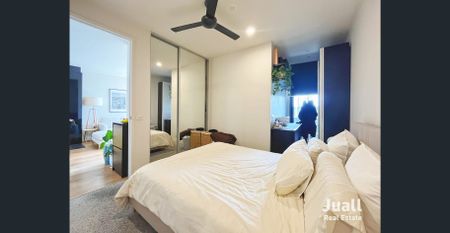 Modern 2-Bedroom Apartment in the Heart of Hawthorn East - Photo 4