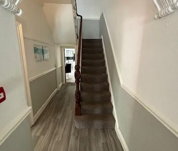 8 bedroom terraced house to rent - Photo 4