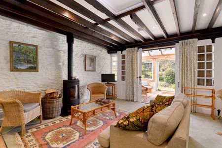 1 bedroom character property to rent - Photo 3