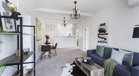 Character apartment on Tinakori Road - Photo 2