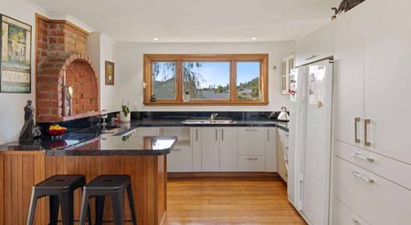 Tidy 3 bedroom home - Photo 5