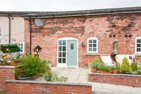 2 bed House - Mews for Rent - Photo 2