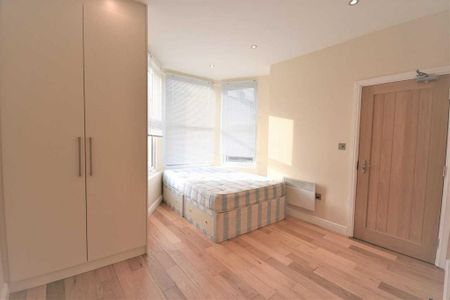 1 bedroom in a house share to rent - Photo 2