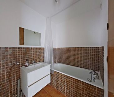 Location Appartement 1 pièce 32m² PARIS 11ème - Photo 4