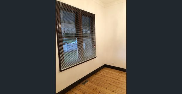 Fully renovated Victorian house - Photo 1