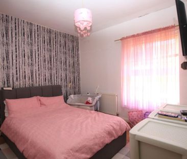 2 bedroom end of terrace house to rent - Photo 3