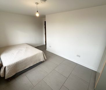 Spacious EN SUITE available in modern 3 bed property in Clapham/Nin... - Photo 1