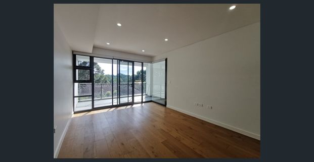 Sunny Morden 1 Bedroom Apartment in Gordon - Photo 1