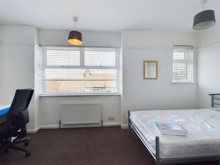 3 bedroom terraced house to rent - Photo 3