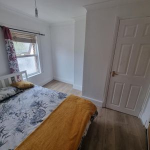 House share to rent - Photo 3
