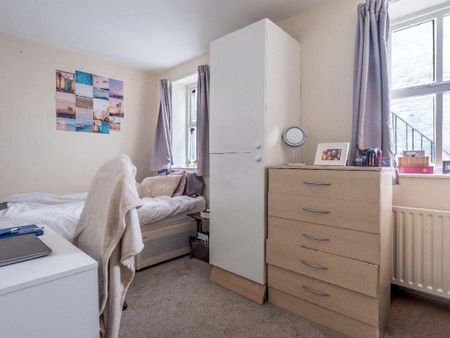 4 bedroom terraced house to rent - Photo 4