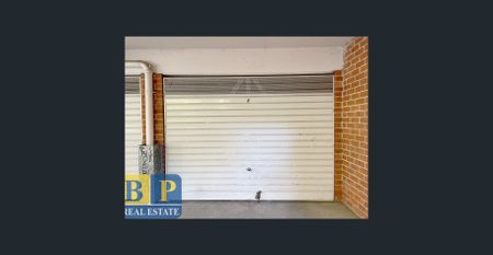 5 mins walk from station and Westfield - Photo 4