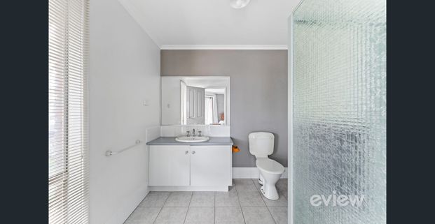 Spacious Family Home in Hoppers Crossing! - Photo 1