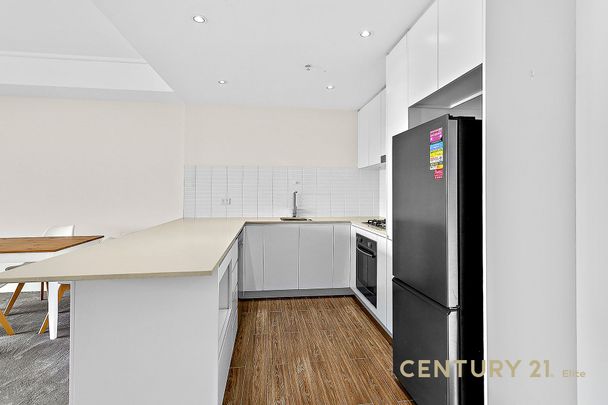 One Bedroom Apartment (Part Furnished) with City Views - Photo 1
