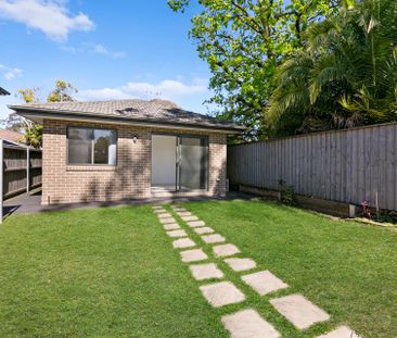 Modern Flat with Backyard - Photo 2