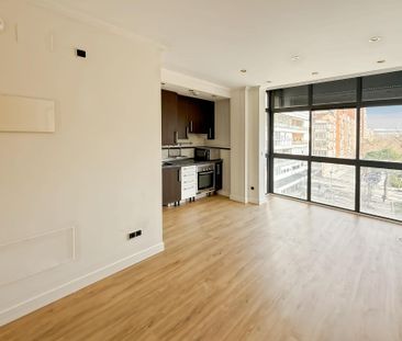 Piso de alquiler en Calle de la Infanta Mercedes, Cuatro Caminos - ... - Photo 2