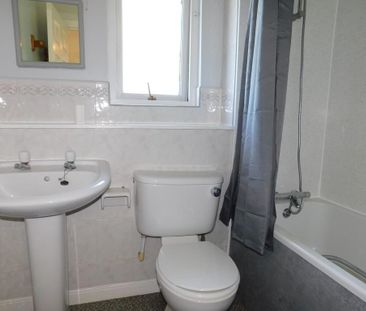 2 bedroom semi-detached house to rent - Photo 5