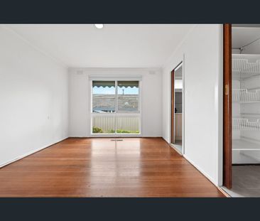 33 Hopkins Avenue, Keilor, Vic 3036 - Photo 5