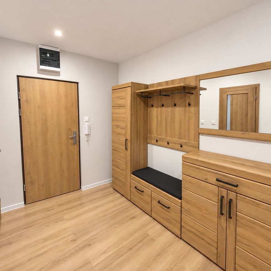 ZREKONŠTRUOVANÝ 2-IZBOVÝ BYT S VEĽKOU 9 m² LOGGIOU – HLINY, ŽILINA – Fotografia 1