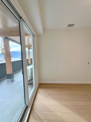 Corner unit at ZARA – Third Floor - Photo 4